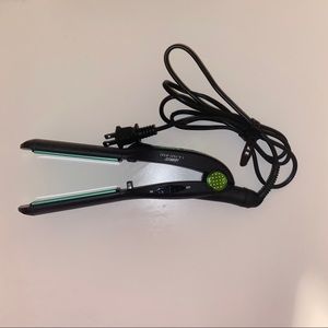 Infiniti Conair 3/4” Straightener
